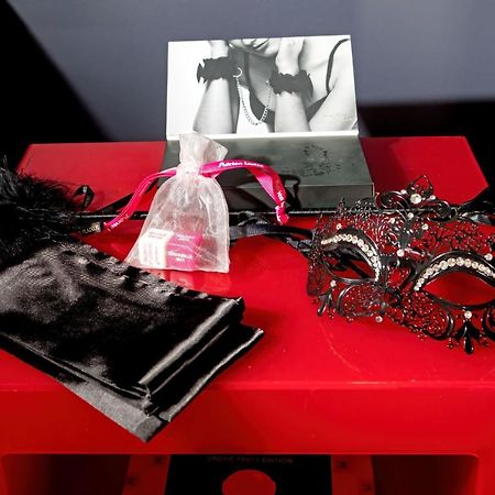 Suite Miroirs Love Hotel Toulouse Bagian luar foto